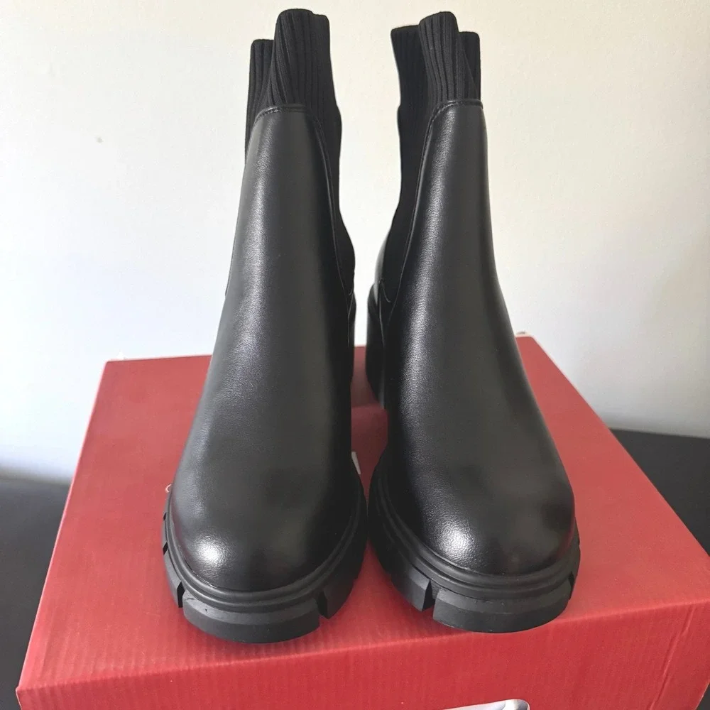 Nature Breeze Mill‎ Black Faux Leather Lug Sole Chelsea Ankle Boots Womens 6 NIB